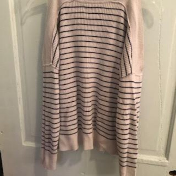 Lucky Brand Cold Shoulder Sweater Size M - Picture 3 of 6